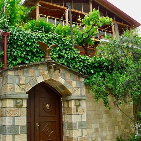 Alimeti Guesthouse 베라트 외부 사진