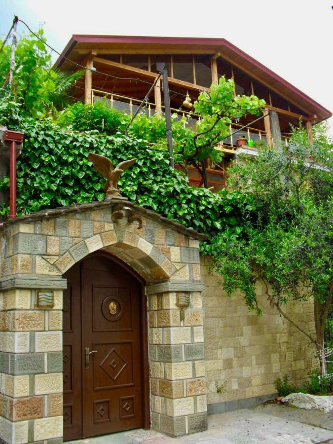 Alimeti Guesthouse 베라트 외부 사진