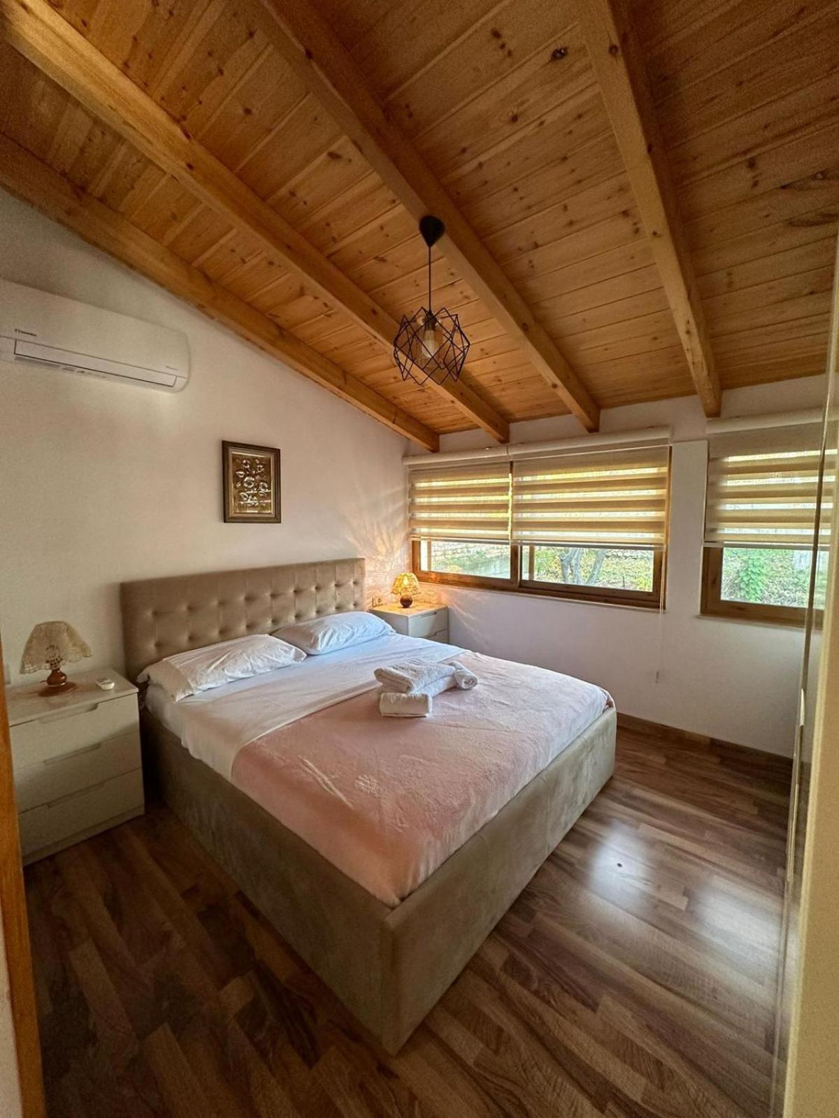 Alimeti Guesthouse 베라트 외부 사진