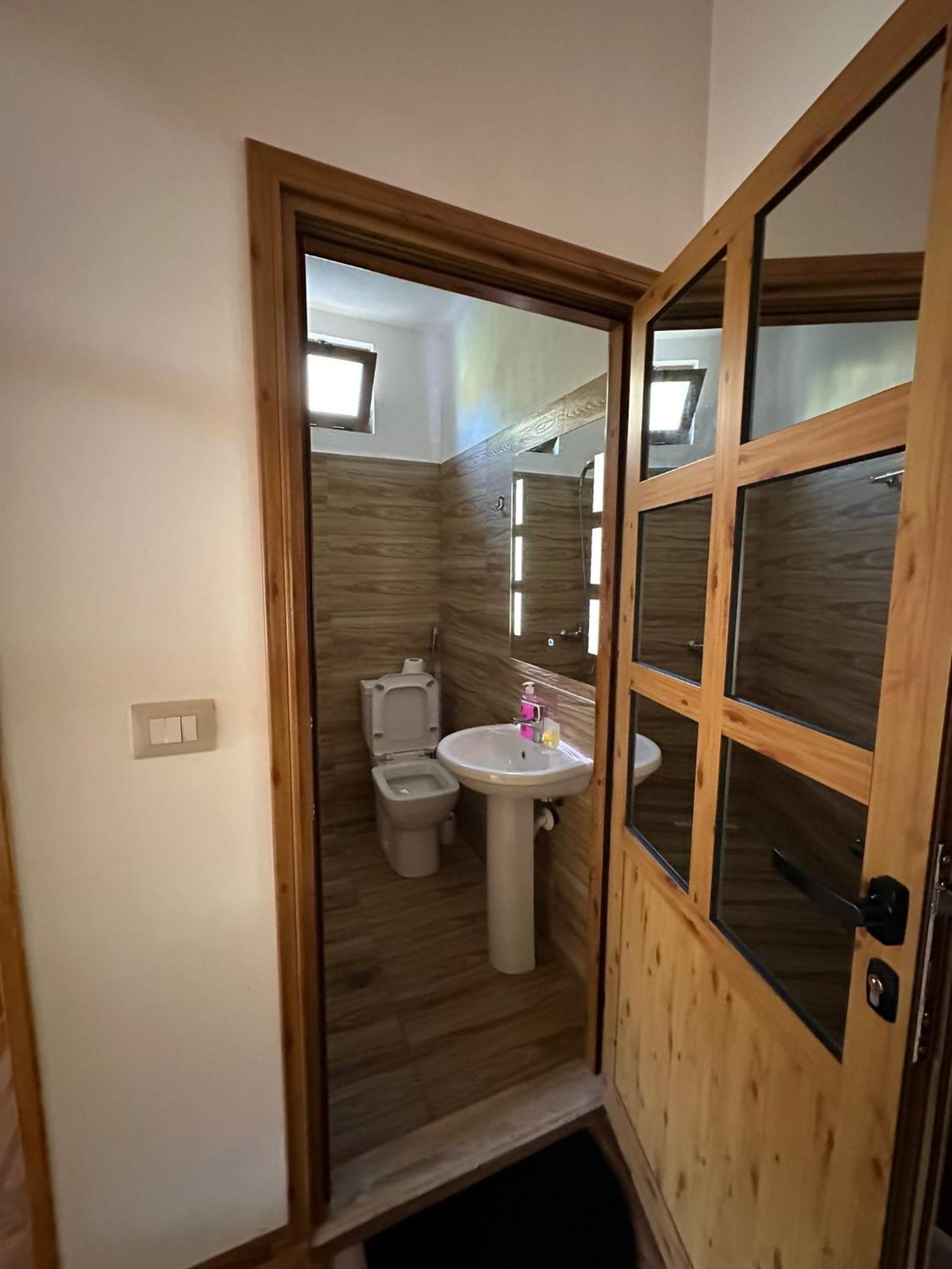 Alimeti Guesthouse 베라트 외부 사진