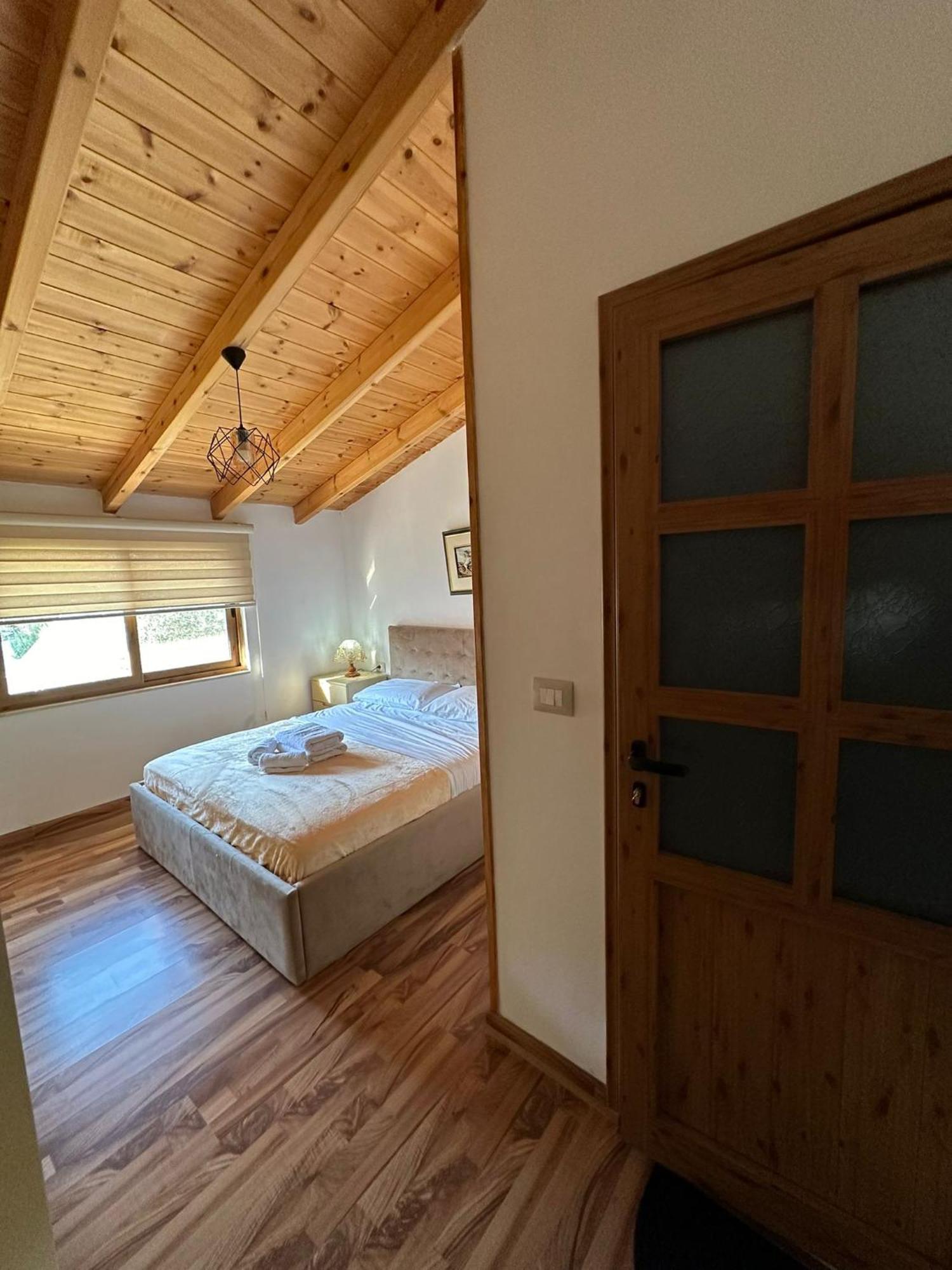 Alimeti Guesthouse 베라트 외부 사진