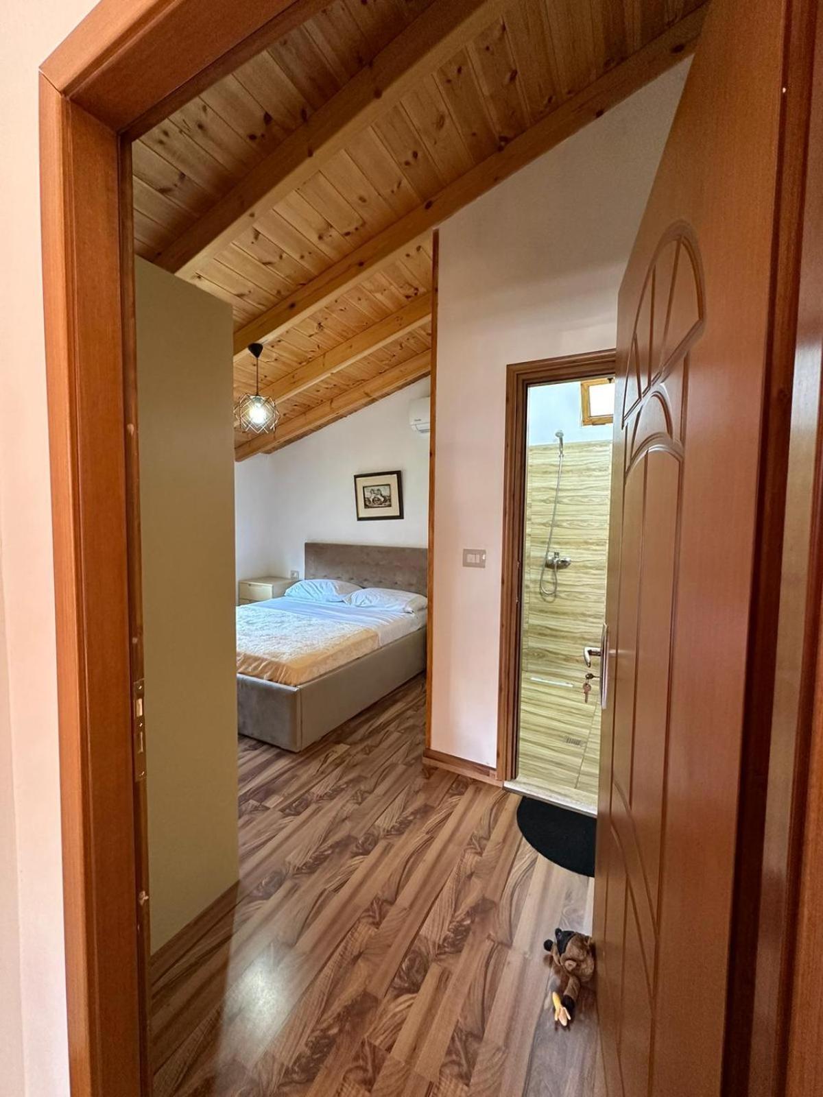 Alimeti Guesthouse 베라트 외부 사진