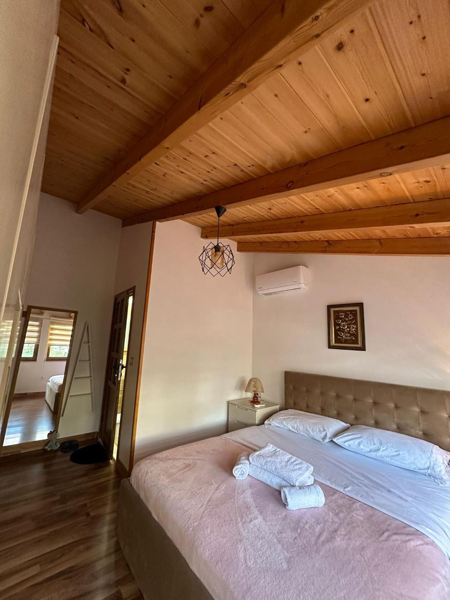 Alimeti Guesthouse 베라트 외부 사진