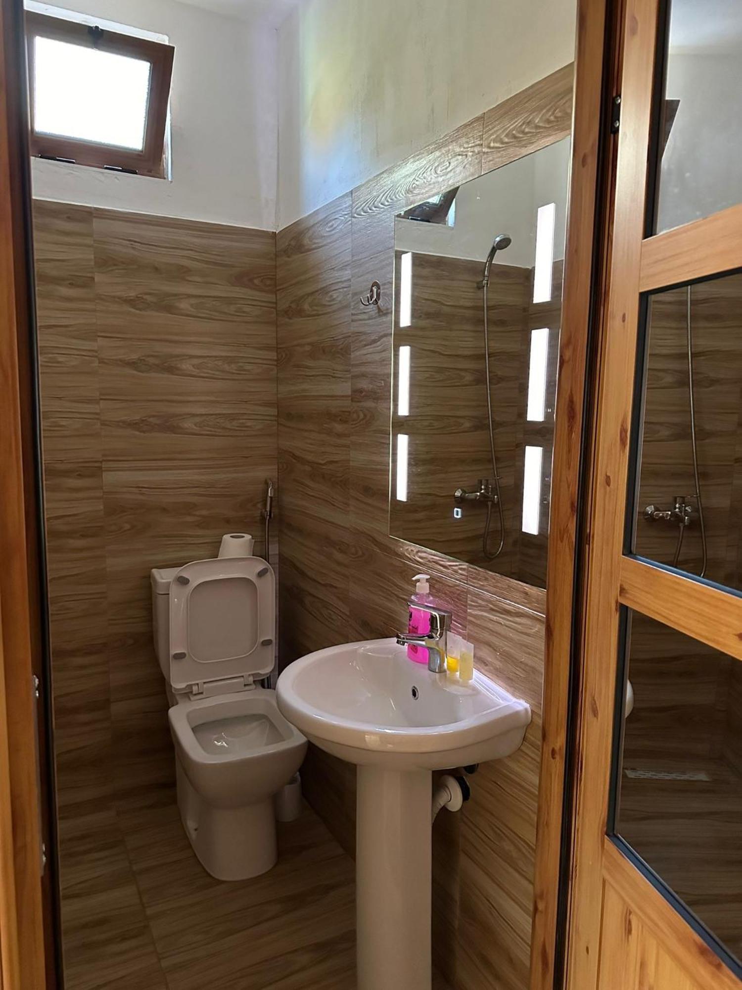 Alimeti Guesthouse 베라트 외부 사진