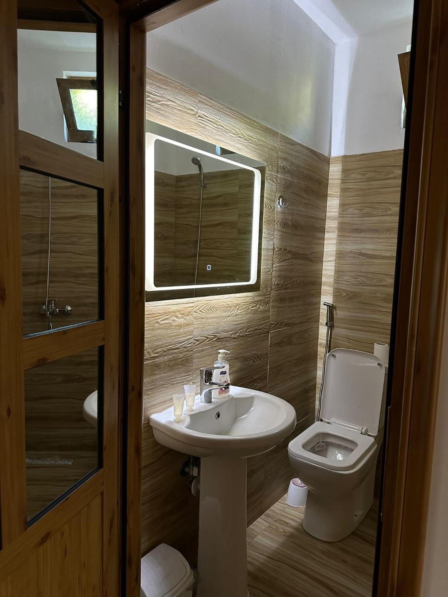 Alimeti Guesthouse 베라트 외부 사진