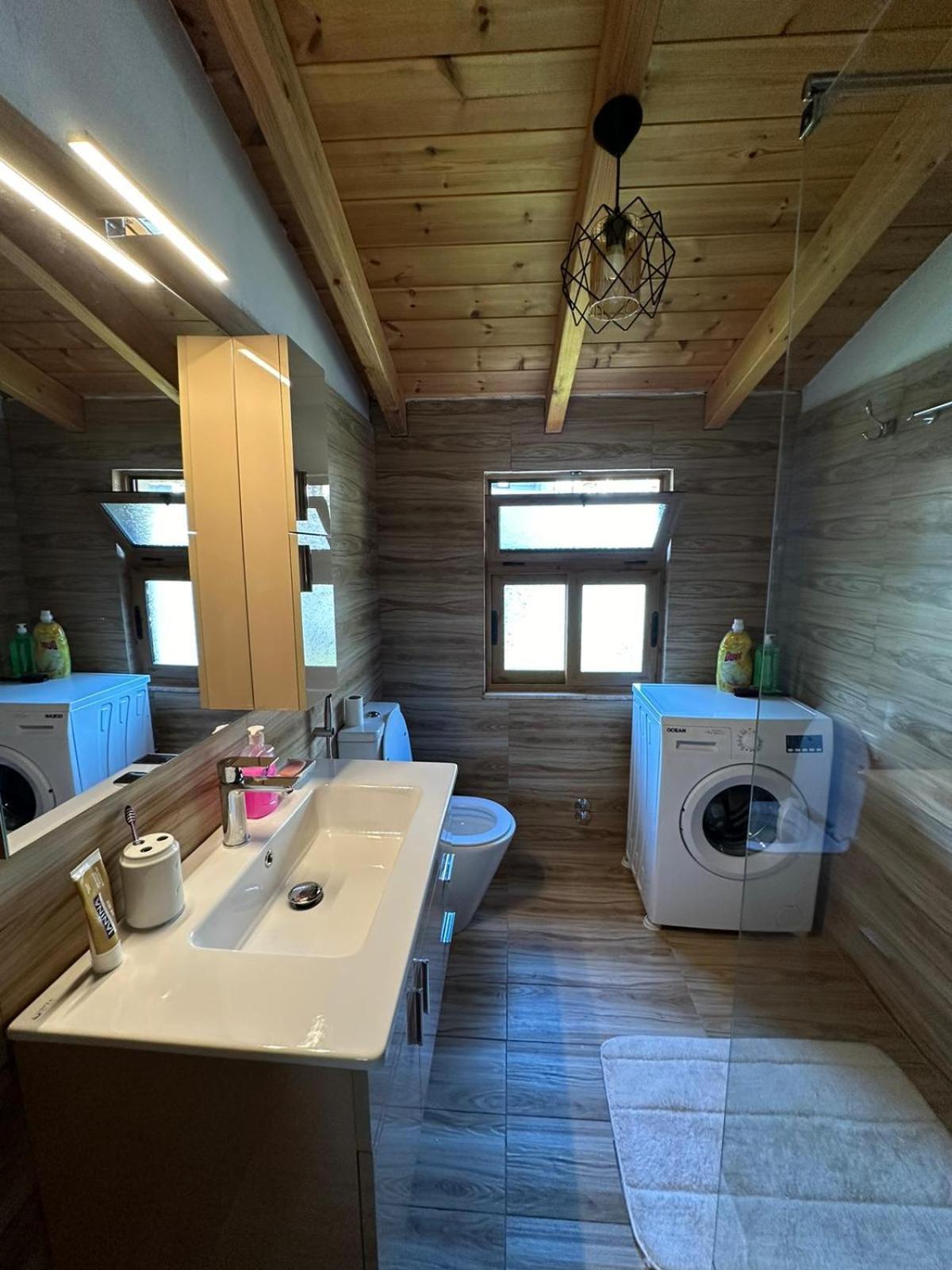 Alimeti Guesthouse 베라트 외부 사진