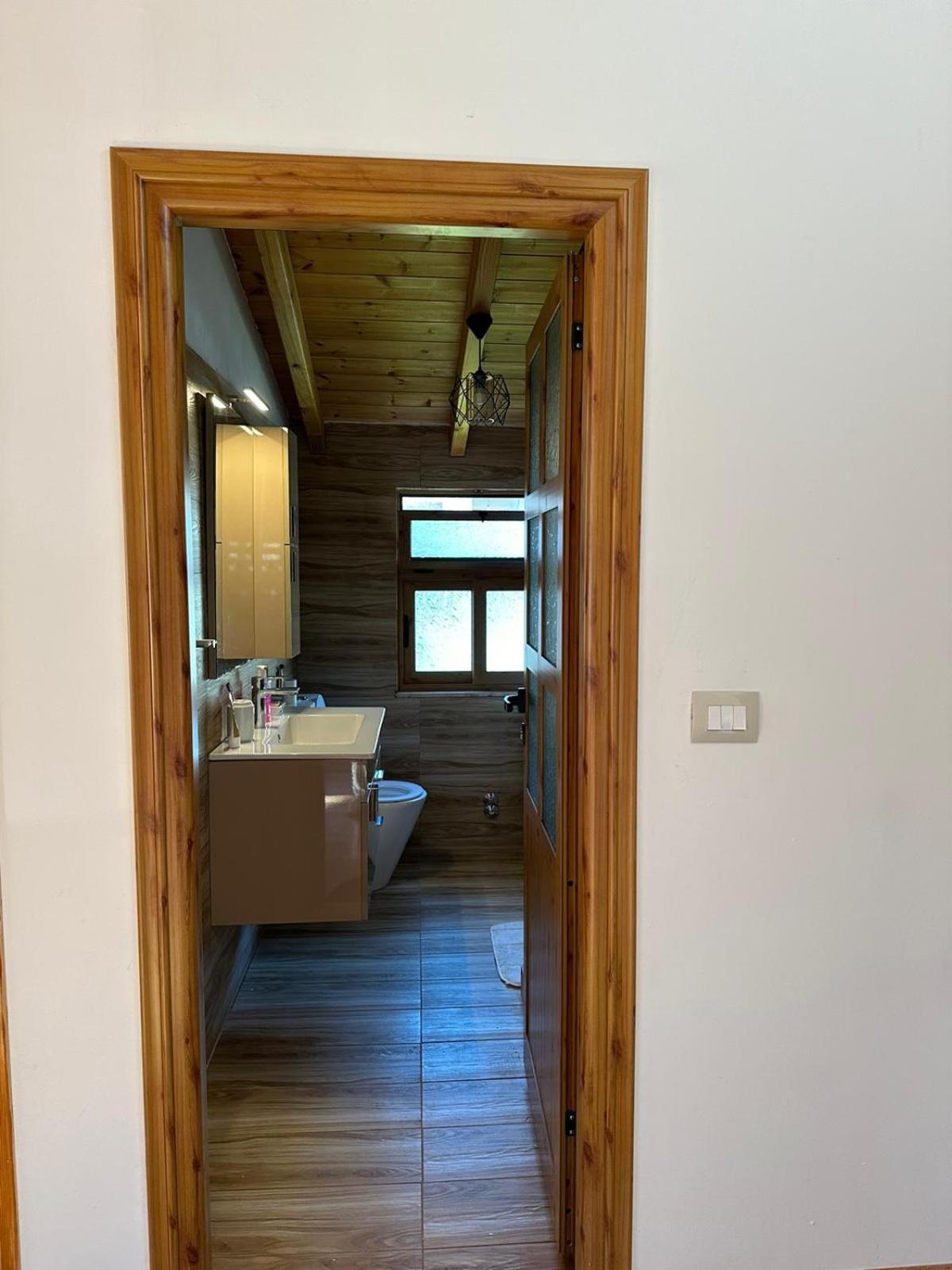 Alimeti Guesthouse 베라트 외부 사진