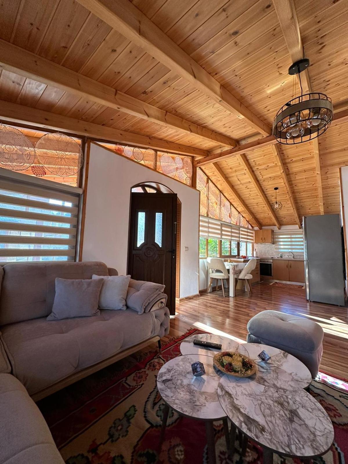 Alimeti Guesthouse 베라트 외부 사진
