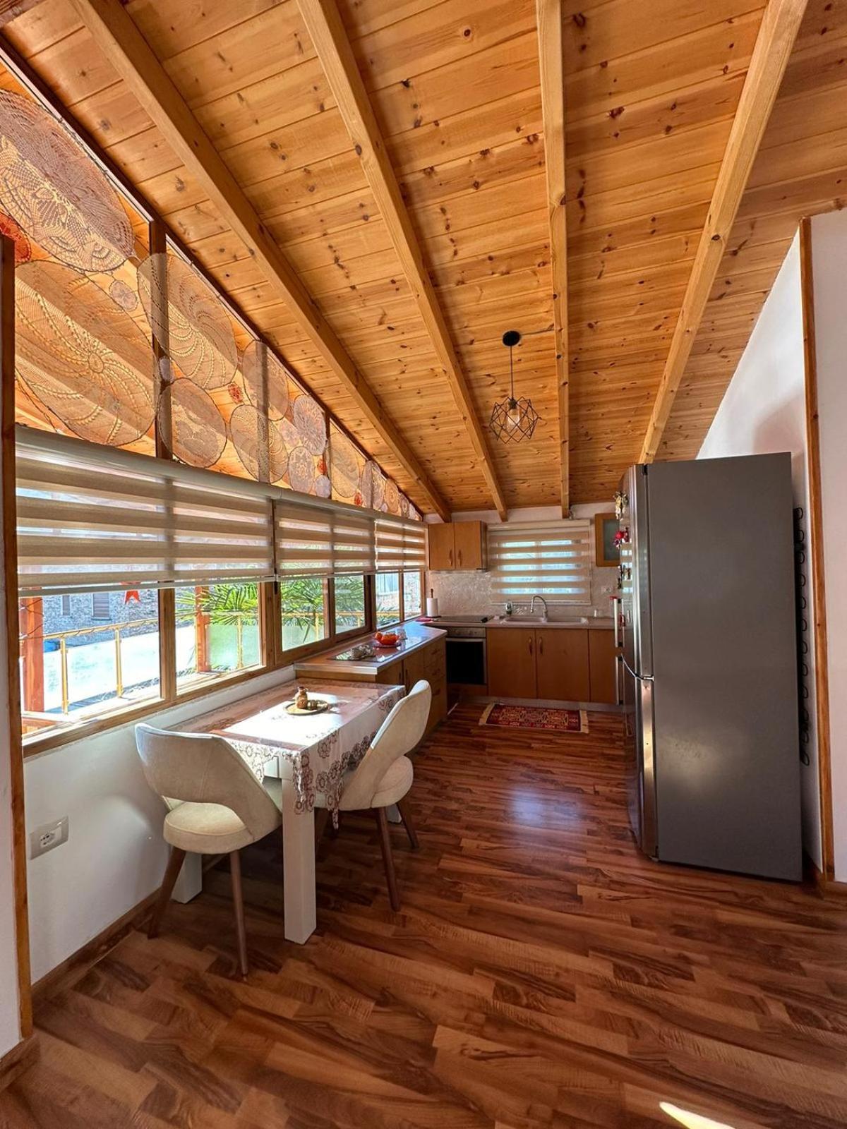 Alimeti Guesthouse 베라트 외부 사진