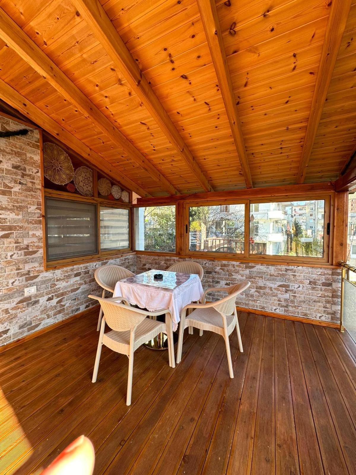 Alimeti Guesthouse 베라트 외부 사진