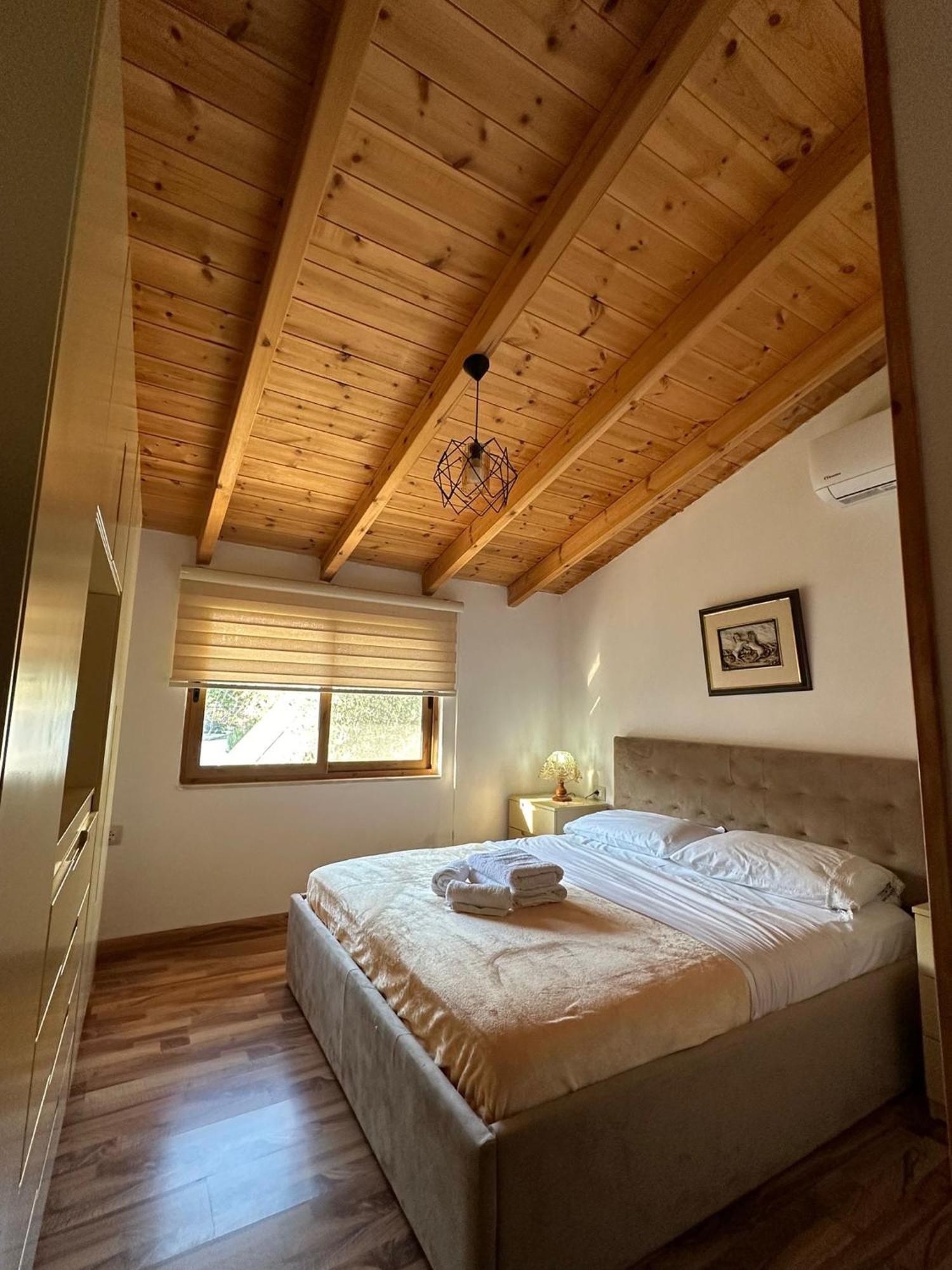 Alimeti Guesthouse 베라트 외부 사진