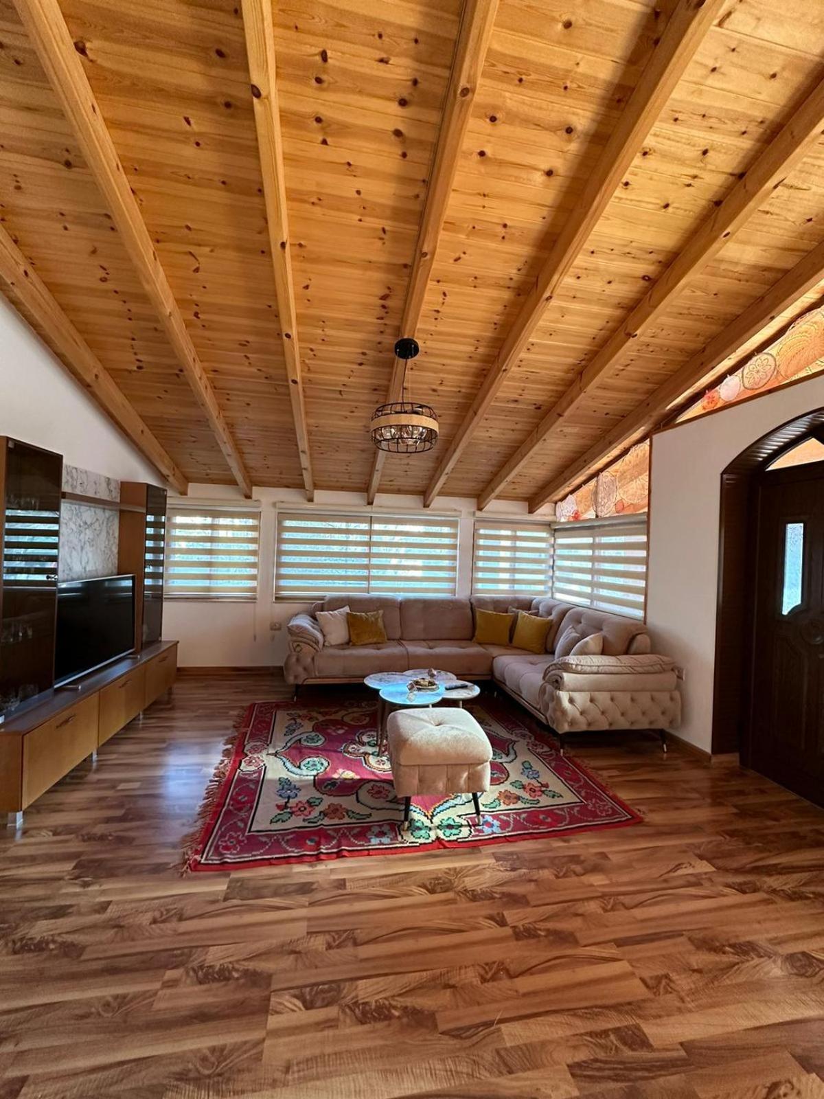 Alimeti Guesthouse 베라트 외부 사진