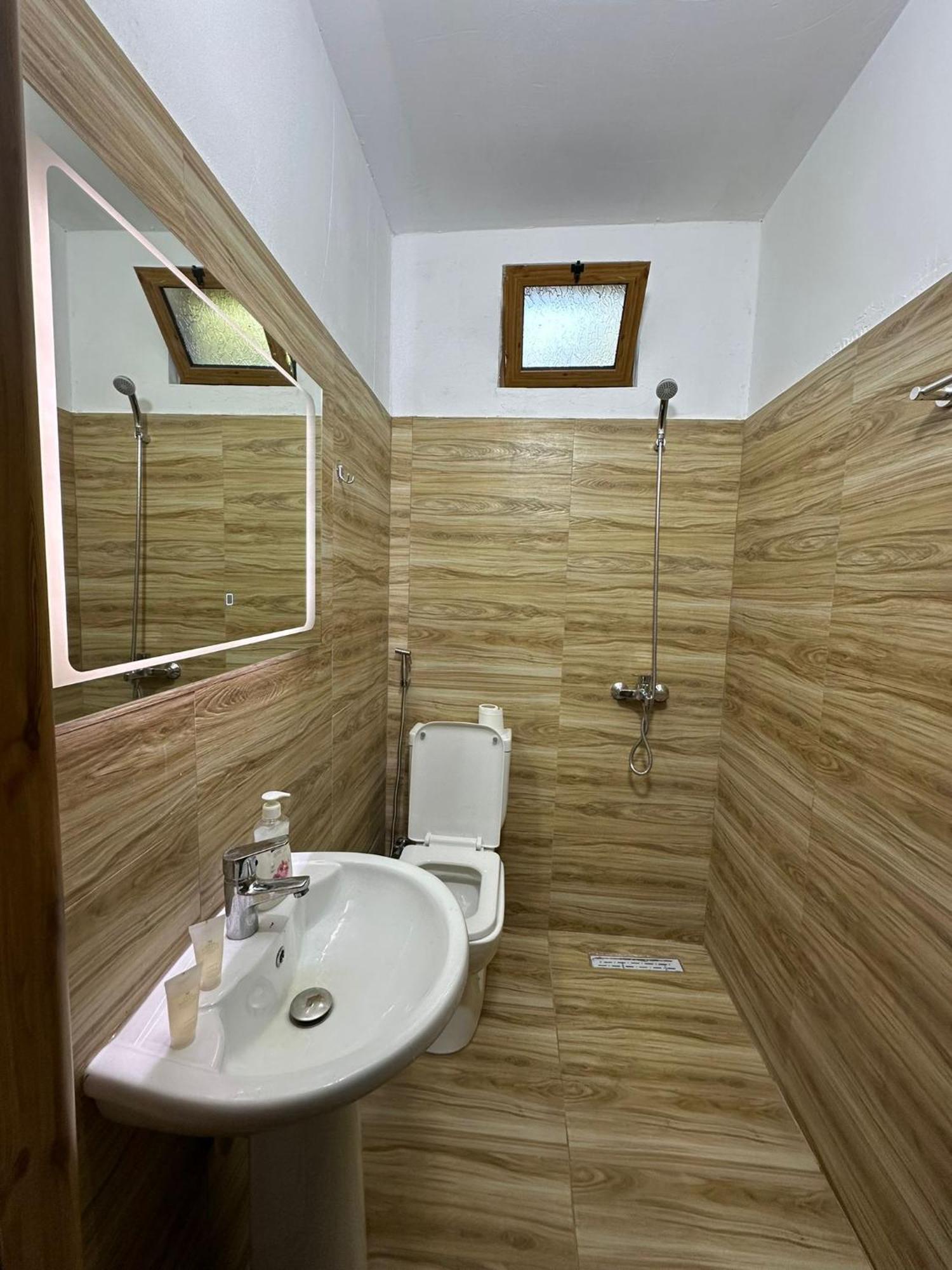 Alimeti Guesthouse 베라트 외부 사진